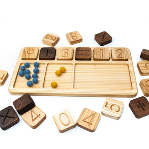 Number Cube Board with Number Cubes (2 sets 0-9 and symbols)
